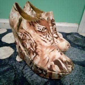 Ladies Tiger Wedges